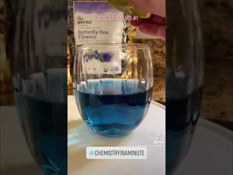 Making Butterfly Pea Tea Change Color 🌸 #shorts #chemistryinaminute #eiffel65