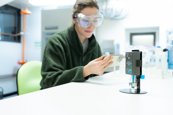 College educators, here’s your invitation to explore the Go Direct® Cyclic Voltammetry System with Vernier and Pine Research! Even advanced students can struggle with electrochemistry, but with this affordable cyclic voltammetry system, students can easily control and apply potential to a chemical system and measure the response as a current.